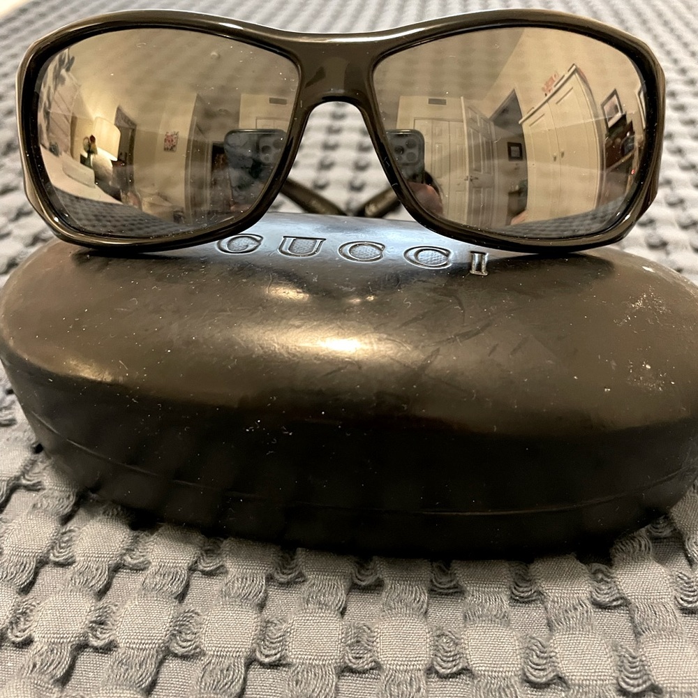 Authentic Gucci Horse Bit Sunglasses Gently worn. Case and cleaning cloth incl